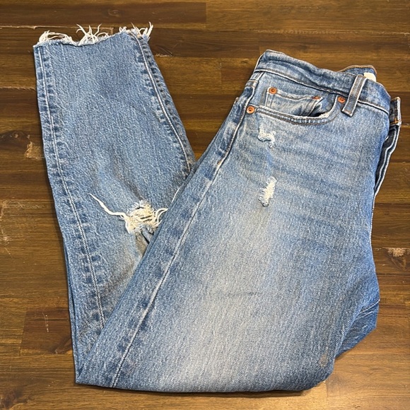 Levi’s Wedgie Straight Leg Jeans Denim Medium Wash Distressed Raw Hem Cropped - Picture 12 of 13